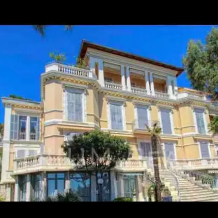 Dans Classée Avec Piscine Menton