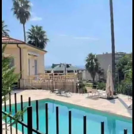 Dans Classee Avec Piscine Apartmán